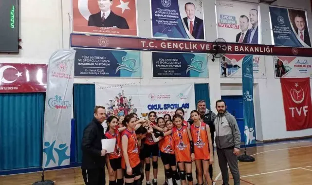Voleybol küçüklerde şampiyonlar belli oldu