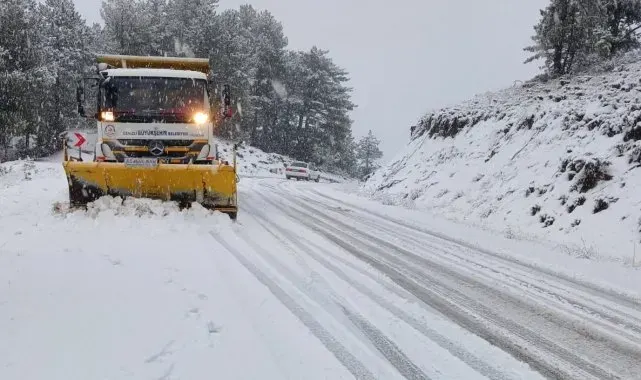 Denizli Büyükşehirden kar mesaisi