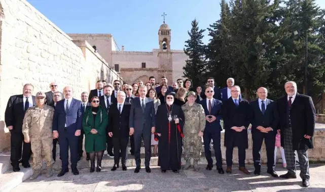 Mardin Valisi Akkoyun, Süryanilerin Doğuş Bayramı'nı kutladı