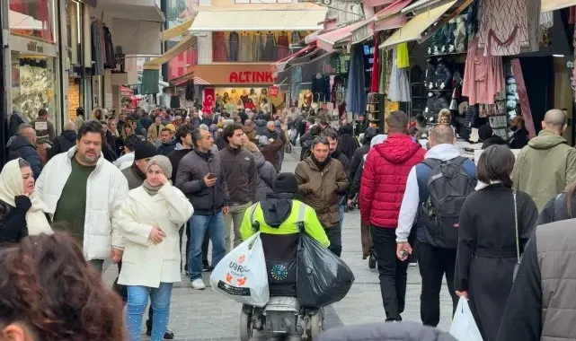 Sultanbeyli'de engelli seyyar satıcı emekli olma hayali ile yaşıyor