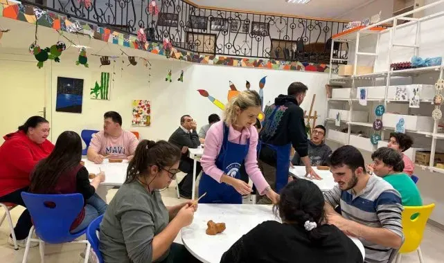 Odunpazarı Belediyesi'nde engelsiz sanat için seramik dersleri başladı