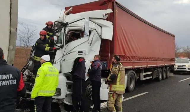 Konya'da tırlar çarpıştı: 1 yaralı