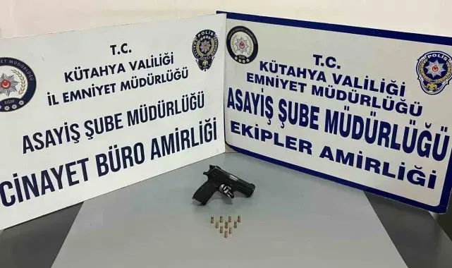 Kütahya'da ruhsatsız silah operasyonu, şüpheli kaçmaya çalışırken yakalandı