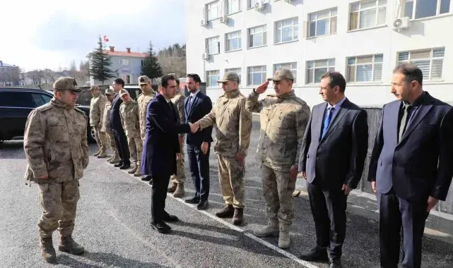 Vali Karakaya, Mehmetçik'in ailesi ile görüntülü görüştü
