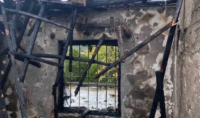 Seydikemer'de 3 yaşındaki çocuk çakmakla oynarken evi yaktı
