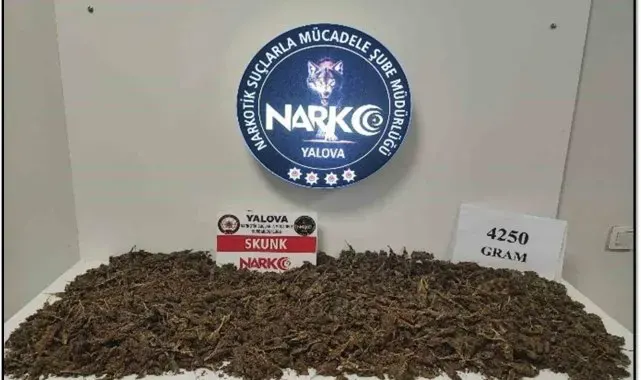 Otobüsle uyuşturucu sevkiyatı polise takıldı: Bidonlara zulalı 4 kilo uyuşturucu ele geçirildi