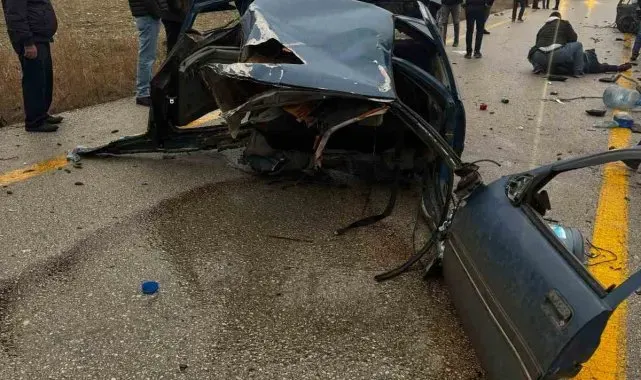 Ankara'da servis aracı ile otomobil çarpıştı: 1 ölü, 1'i ağır 10 yaralı