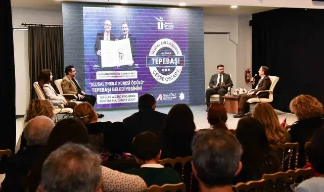 Tepebaşı'nda "Yapay Zekanın Politikaya Etkileri: Yeni Siyaset" paneli düzenlendi