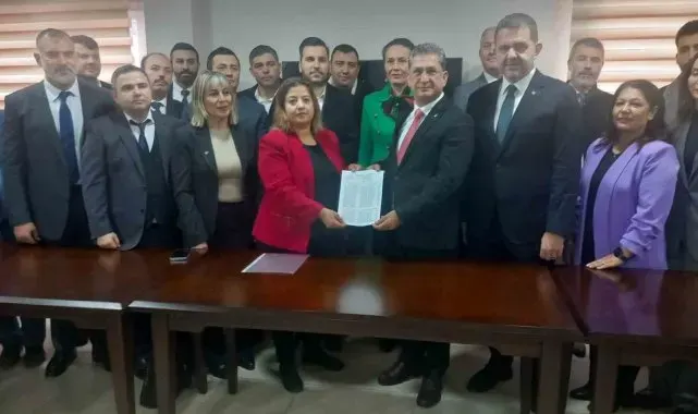 Haluk Laçin ve yönetimi mazbatalarını alarak göreve başladı