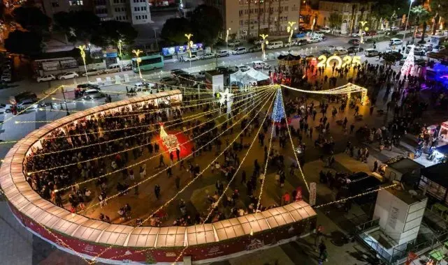 Cumhuriyet Meydanı'nda Yeni Yıl Panayırı açıldı