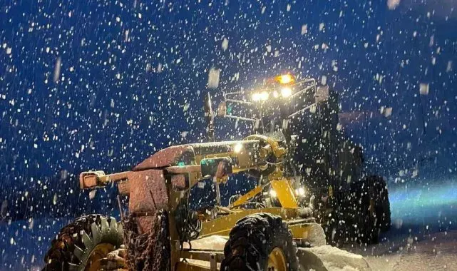 Tunceli'de kardan kapanan 65 köy yolunda çalışmalar sürüyor