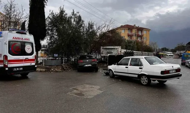 Burdur'da ehliyetsiz genç kaza yaptı: 1 yaralı