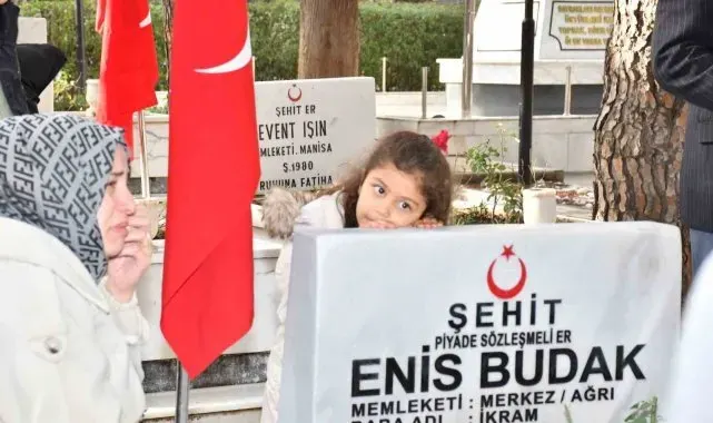 Şehit Enis Budak mezarı başında anıldı