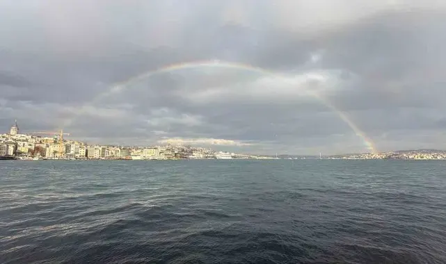 İstanbul Boğazı'nda beliren gökkuşağı mest etti