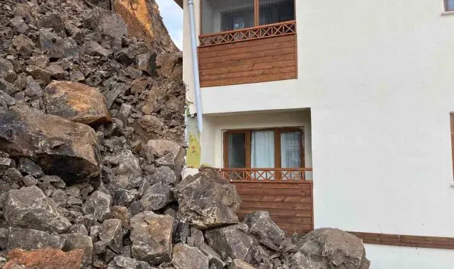 Yangından sonra şimdi de başları heyelan ile dertte
