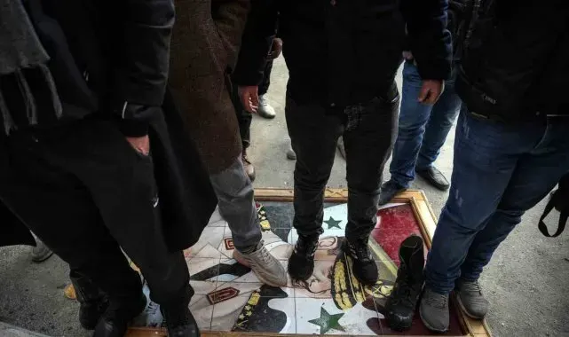 Suriye'de rejim askerleri teslim oluyor