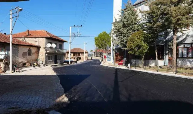 Denizli Büyükşehir Belediyesi, Kutlubey projesinde bin ton asfalt, 90 bin metrekare beton parke taşı döşendi