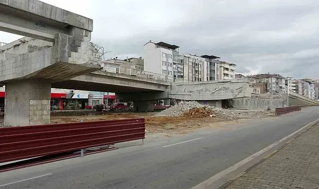 Trabzon'da Reşadiye Viyadüğünde yıkım çalışmaları sürüyor