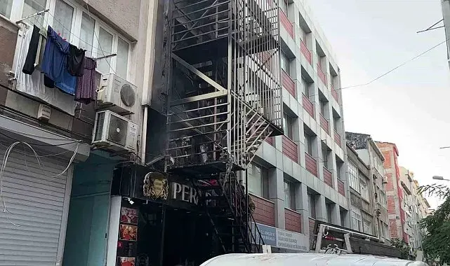 Bakırköy'de 6 katlı otelde yangın: 12 yaralı