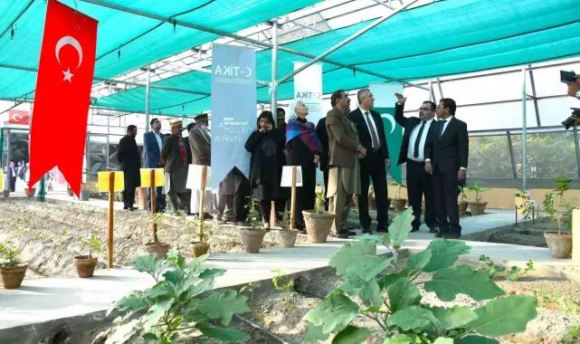 TİKA'dan Pakistan'a modern eğitim ve kontrol serası