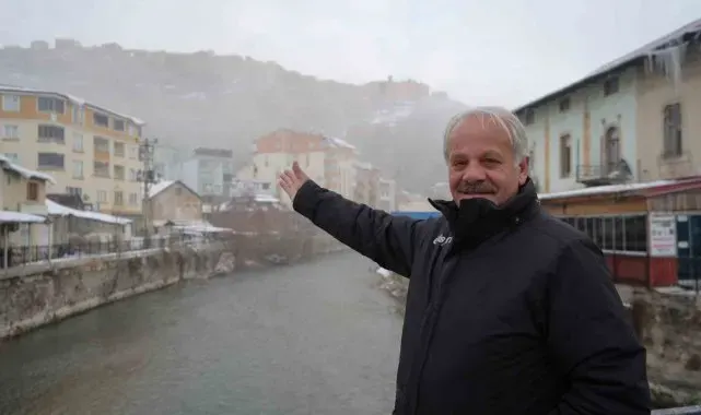 Bayburt'ta yoğun sis etkili oldu görüş mesafesi 10 metreye kadar düştü