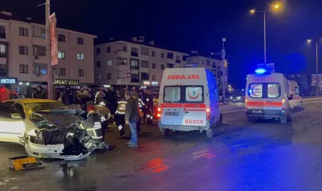 Düzce'de aynı kavşakta yine kaza: 3 yaralı