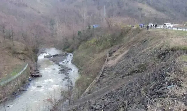 Trabzon'da otomobil dereye uçtu: 1 ölü