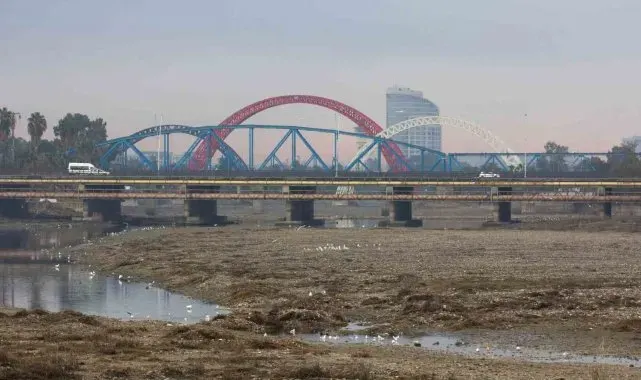 Adana'yı yağışlı hava etkisi altına aldı