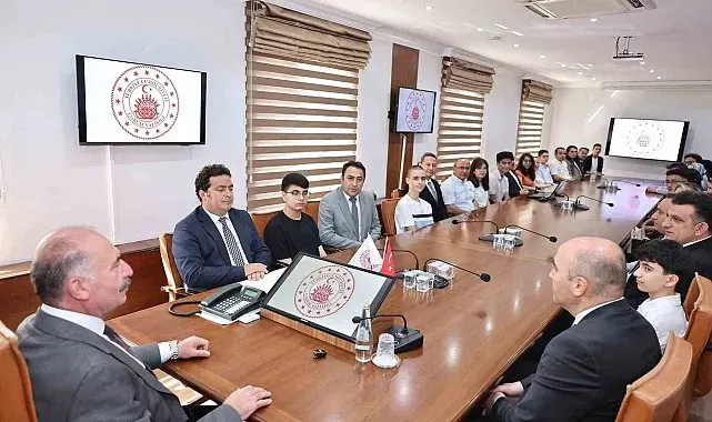 Vali Çalgan, LGS ve YKS'de dereceye giren öğrencilere övgü: "Siz bizim yüz akımızsınız"