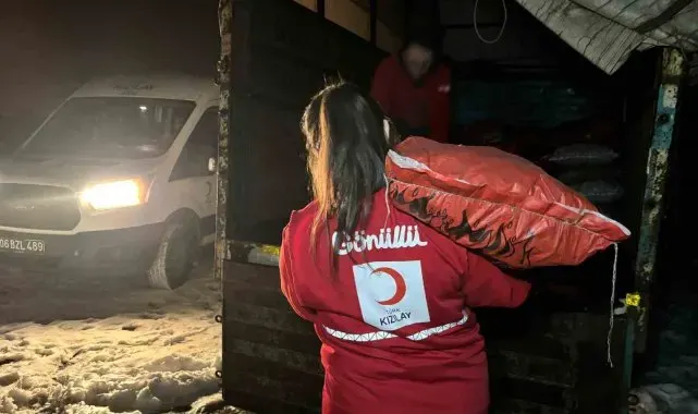 Ağrı'da kışın zorlu şartlarına karşı Kızılay, ihtiyaç sahiplerine kömür desteği sağlıyor