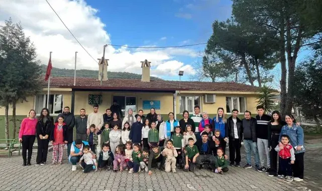 Gönüllü Üniversiteliler köy okullarında etkinlik düzenliyor
