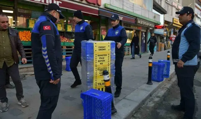 Esenyurt Belediyesi zabıta ekiplerinden kaldırım işgallerine karşı sıkı denetim