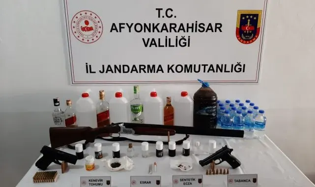 Afyonkarahisar'da litrelerce sahte alkol ve uyuşturucu ele geçirildi