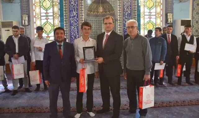 Genç Hatipler Salihli'de yarıştı