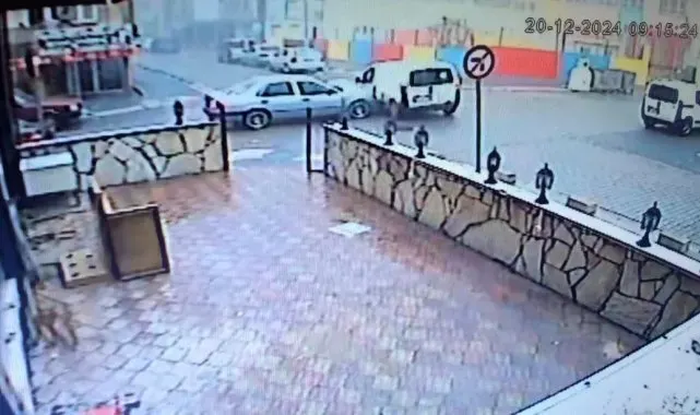 Tekirdağ'da iki aracın çarpıştığı kaza kamerada