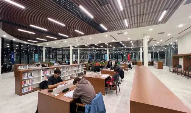 Millet Kütüphanesi'ne ilk günden 647 kişi akın etti