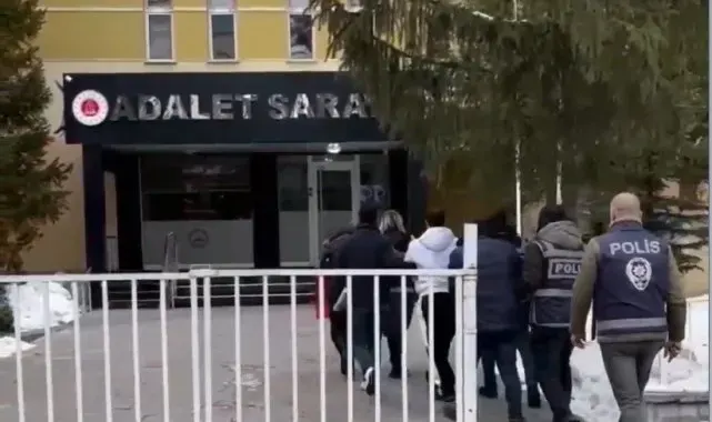 Bayburt'ta kaçak göçmenleri ülkeye sokan 4 organizatör yakalandı: 1 kişi tutuklandı