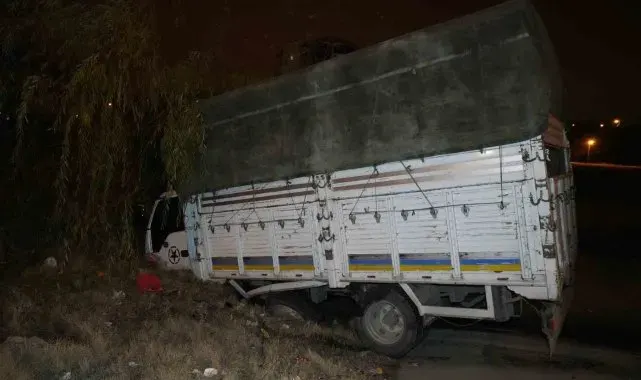 Kamyonetiyle kaza yaptı, yaralı arkadaşını da bırakıp kaçtı
