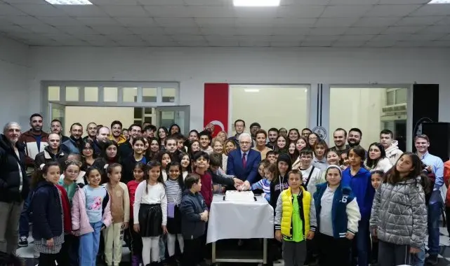 Burhaniye Belediyesi Kent Tiyatrosu 25 yaşına girdi