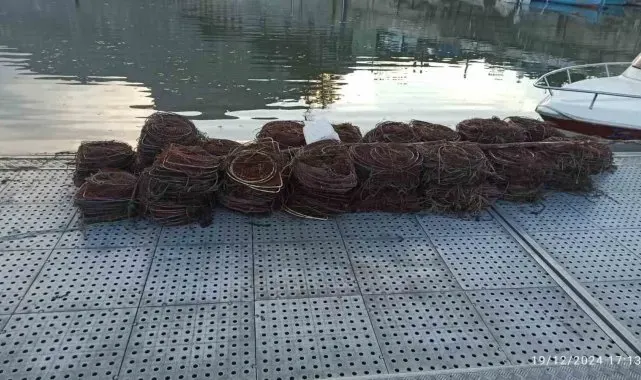 Eğirdir Gölü'nde yasak avcılara büyük darbe 200 kilo Kerevit kurtarıldı
