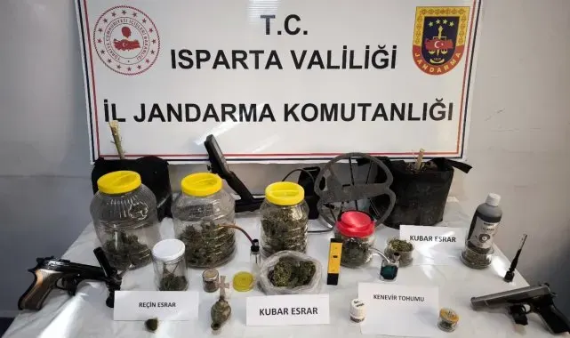 Isparta'da 3 eve uyuşturucu baskını
