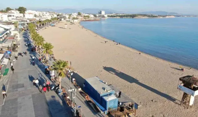 Didim'de Aralık güneşi Altınkum Sahili'ni canlandırdı