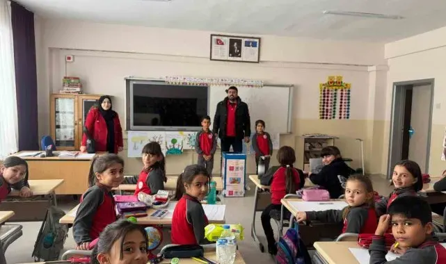 Oyuncaklar öğrencilere hediye edildi