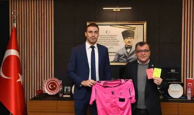FIFA hakemi Oğuzhan Çakır, Başkan Şehirli ile mutluluğunu paylaştı
