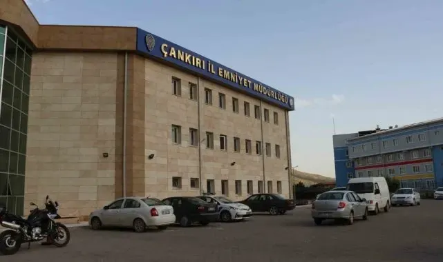 Şüphe üzerine durdurulan araçta uyuşturucu ele geçirildi: 3 gözaltı