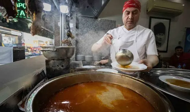 Sadece Güney Doğu'da değil İzmir'in o ilçesi de güne kebapla başlıyor