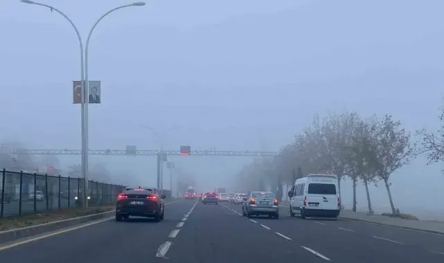 Diyarbakır'da 3 gündür yoğun sis aralıksız devam ediyor