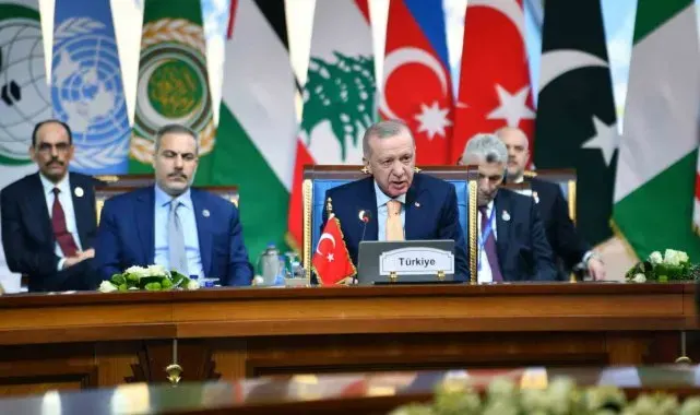 Cumhurbaşkanı Erdoğan: "İsrail'in Golan Tepeleri'nde yasa dışı yerleşimlerini genişletmesi dahil Suriye'nin toprak bütünlüğünü hiçe sayan adımlarını görüyoruz"