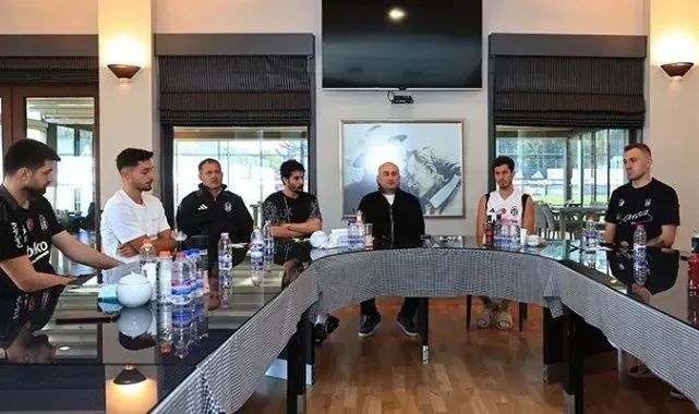 Beşiktaş'ta Başkan Hüseyin Yücel, futbolcularla buluştu