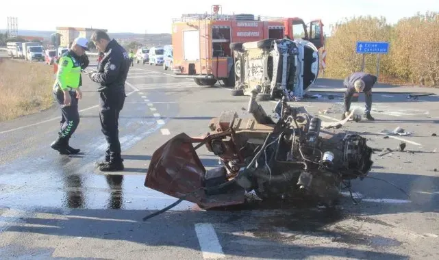 Çanakkale'de traktörün ikiye bölündüğü trafik kazasında 2 kişi yaralandı